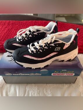 Skechers D’Lites - size 7.5!